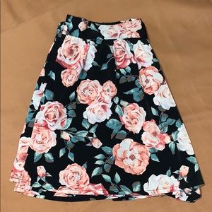 Skirt with flower pattern